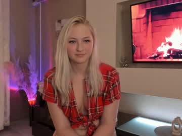 girl
        stacybels cam image #1284114