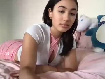 girl
        aspenn777 cam image #3553561