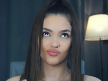 girl
        zarabeamer cam image #6798376
