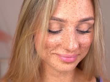 girl
        artease cam image #3426833