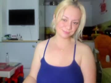girl
        kiradivine cam image #413182