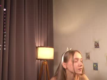 girl
        lyly_bambi cam image #5867118