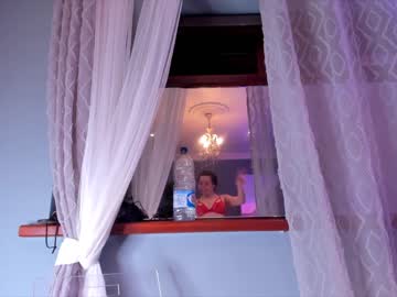 girl
        littlee33 cam image #3811074
