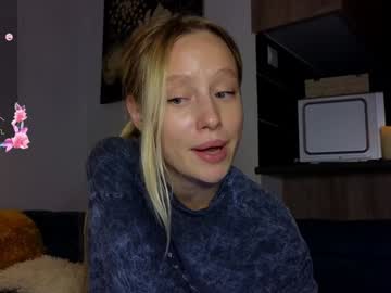 girl
        white_lime cam image #4557195