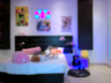 girl
        madnessalise cam image #3477272