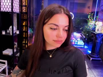 girl
        alma_pearl cam image #1796047
