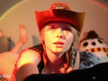 girl
        bestblondiiecb cam image #5313480