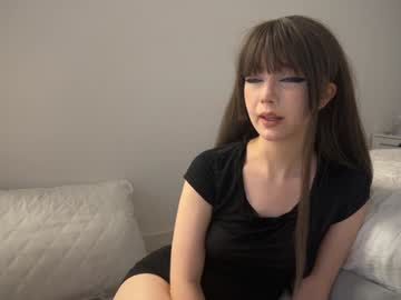 girl
        dreamywings cam image #4537062