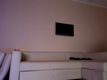 girl
        hollyextra cam image #4988430