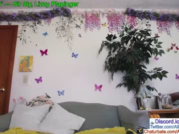 girl
        aliceriverscam cam image #1584523