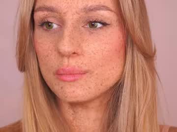girl
        artease cam image #6401134