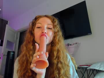 girl
        jerkoffstation cam image #4966577