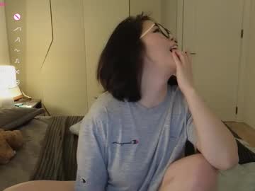 girl
        ki_mi cam image #6122536