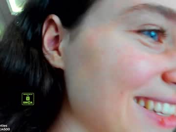 girl
        demurelixir cam image #3853312