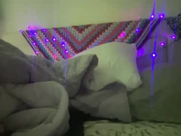 girl
        ozzyogqt cam image #320935
