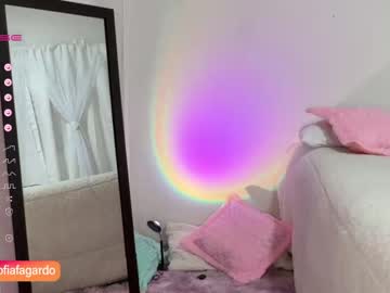 girl
        sweet_littleee cam image #681415