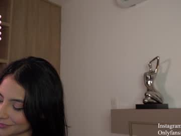 girl
        coreybae cam image #3992044