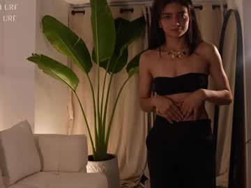 girl
        ellelure_ cam image #6793575