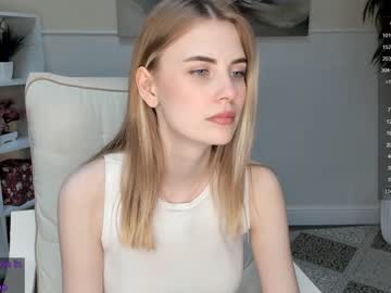 girl
        fannycullimore cam image #3734576