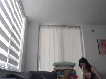 girl
        frenchava cam image #2043334