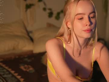 girl
        mother__of__dragons cam image #2825955