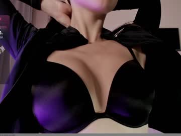girl
        hollyextra cam image #4758462