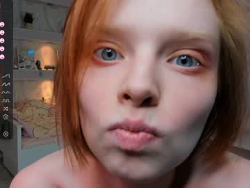 girl
        gingers_hugs cam image #3319660