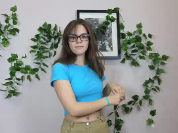 girl
        teresabriggs cam image #2241345
