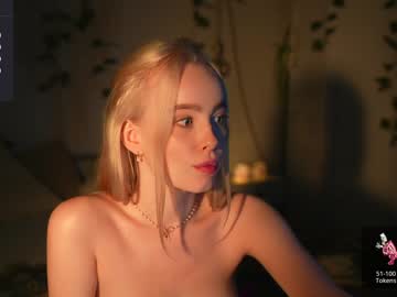girl
        mother__of__dragons cam image #2740093