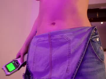girl
        littlee33 cam image #6655946