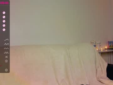 girl
        yumi_uwu cam image #1082715