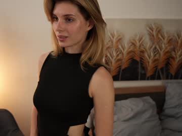girl
        refined_style cam image #4893772