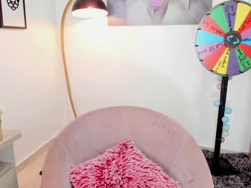 girl
        missniley cam image #5376550
