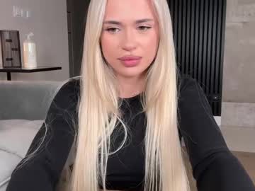 girl
        julia_rle cam image #6712250