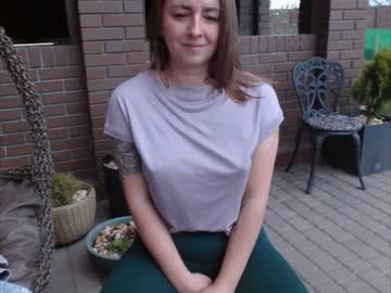 girl
        juicy_peach88 cam image #1516610
