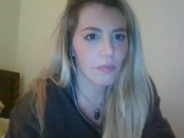 girl
        miichx00o cam image #5882629