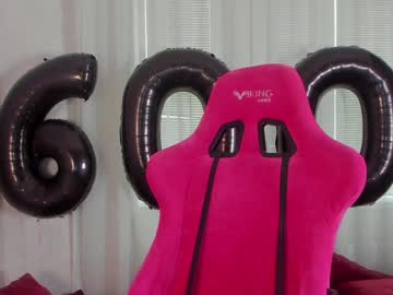 girl
        angelina_new cam image #2189215