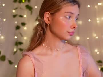 girl
        april_blush cam image #4707335