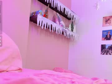 girl
        little_effy18_ cam image #5759185