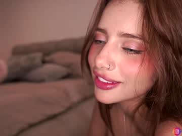 girl
        nina_mon cam image #6974617