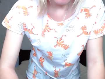 girl
        kittycat__meow_ cam image #1551050
