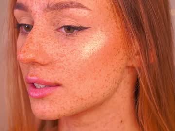 girl
        artease cam image #562587