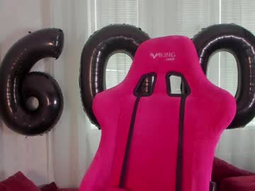 girl
        angelina_new cam image #2182900