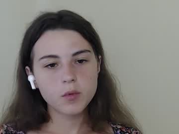 girl
        chamomile19 cam image #1989654