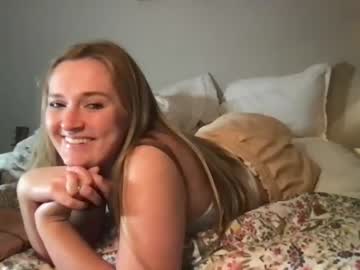 girl
        sillyyyolivia331 cam image #3438641