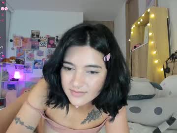 girl
        kittenmoon_ cam image #6858463