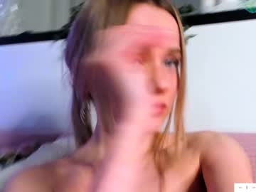 girl
        sonjashy cam image #1360275