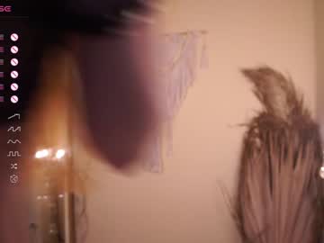 girl
        haloweenkitty cam image #4249603