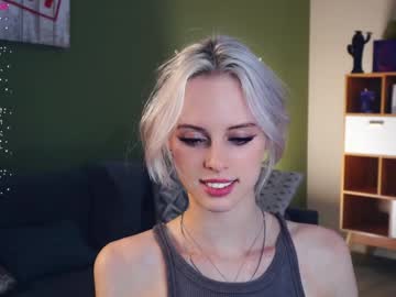 girl
        audreycarvin cam image #4868652