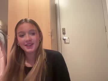 girl
        lexaarose05 cam image #5600970